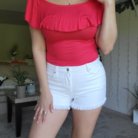 EXPRESS Red ruffle off the shoulder bodysuit - Picture 4 of 11